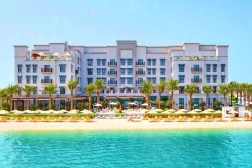 Al Sinniyah Island Beach